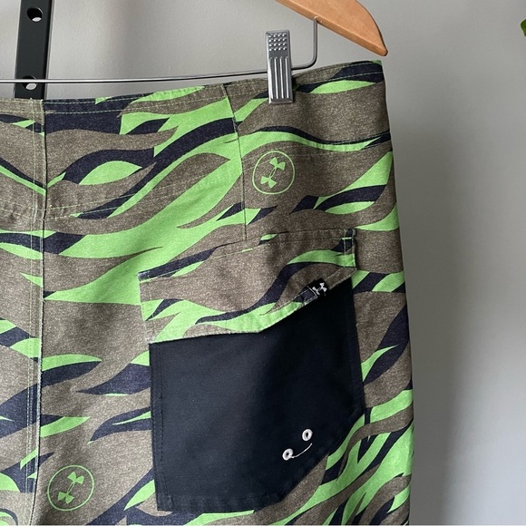 Under Armour Bergwind Gecko Green Camo Board Shorts Swim Swimwear Mens Size 36 - Picture 7 of 8